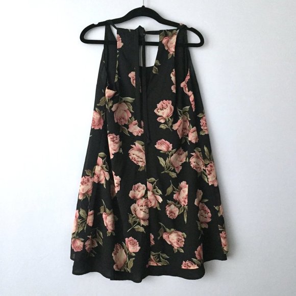 Band of Gypsies Floral Sleeveless Shift Dress - Picture 6 of 6